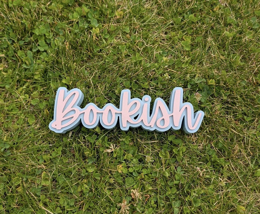 Skylt - Bookish Kursiv Summer