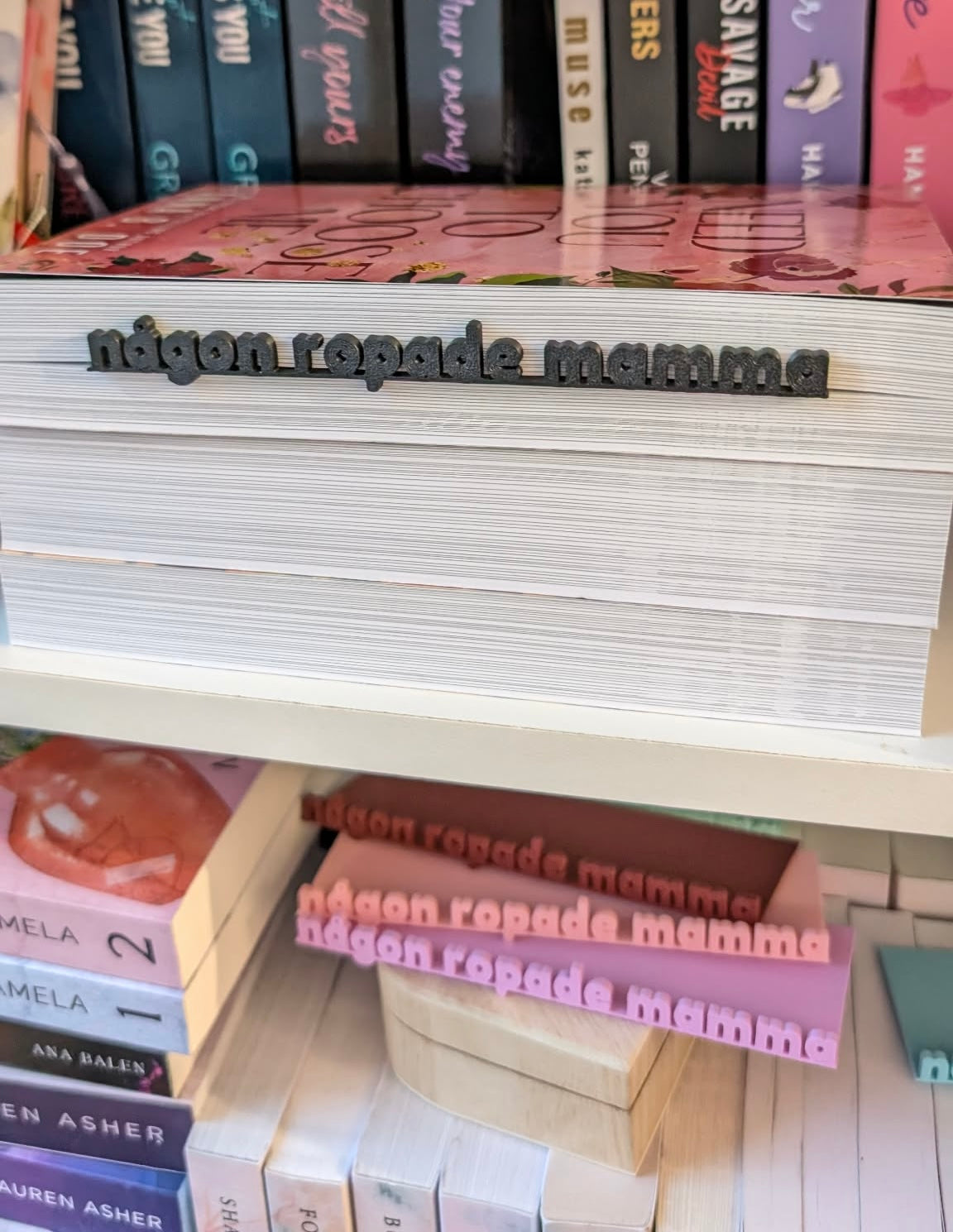 Bokmärke med sidotext - Någon ropade mamma