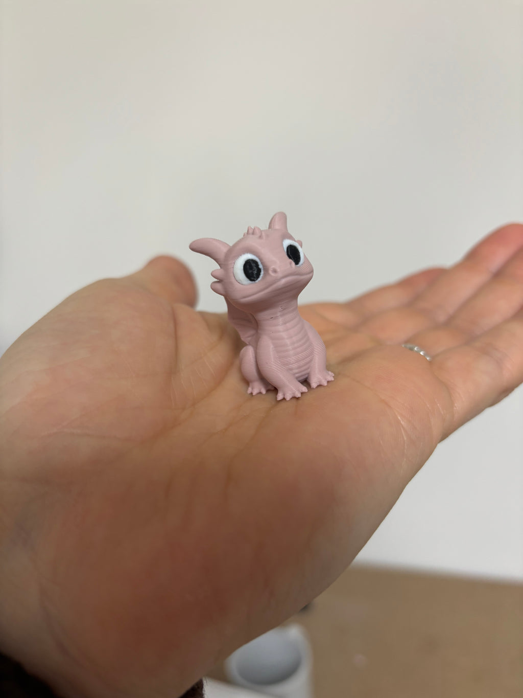 Minidrake med ögon