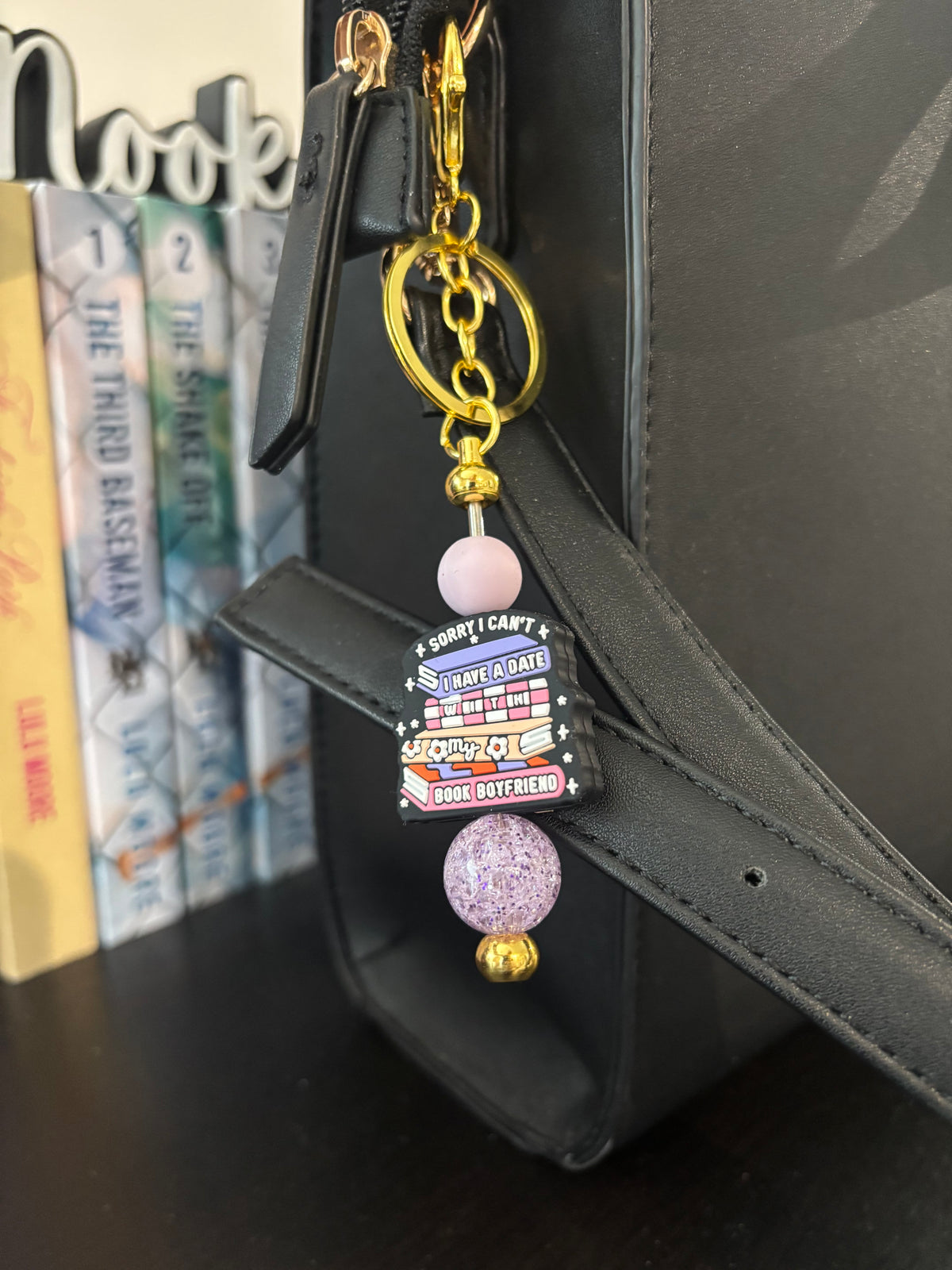 Nyckelring - Bag Charm Book Boyfriend
