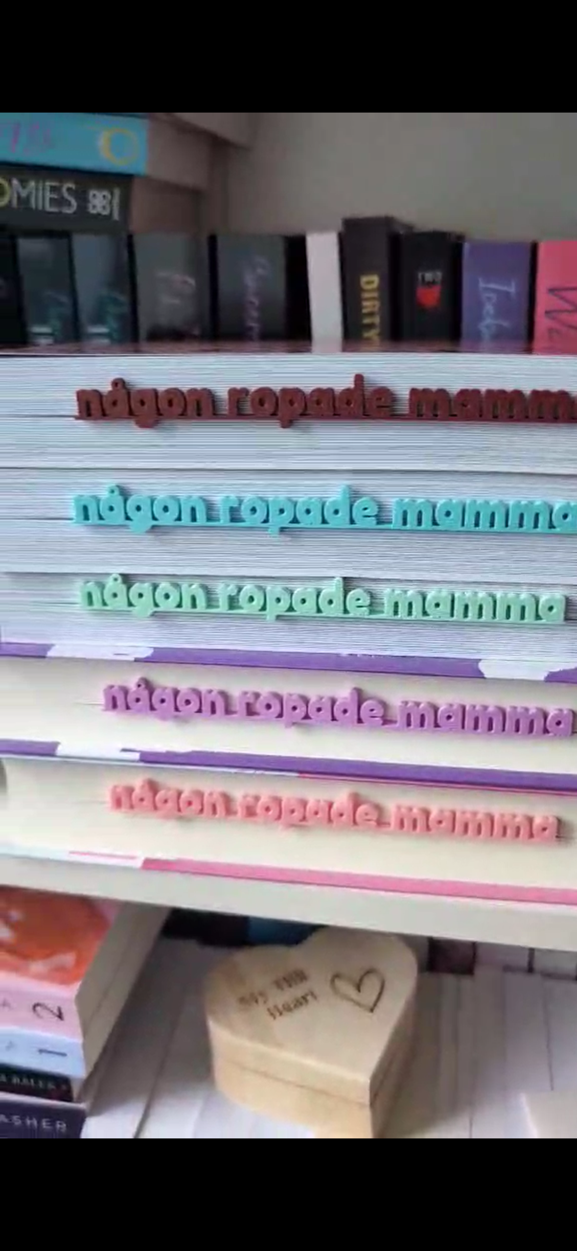Bokmärke med sidotext - Någon ropade mamma