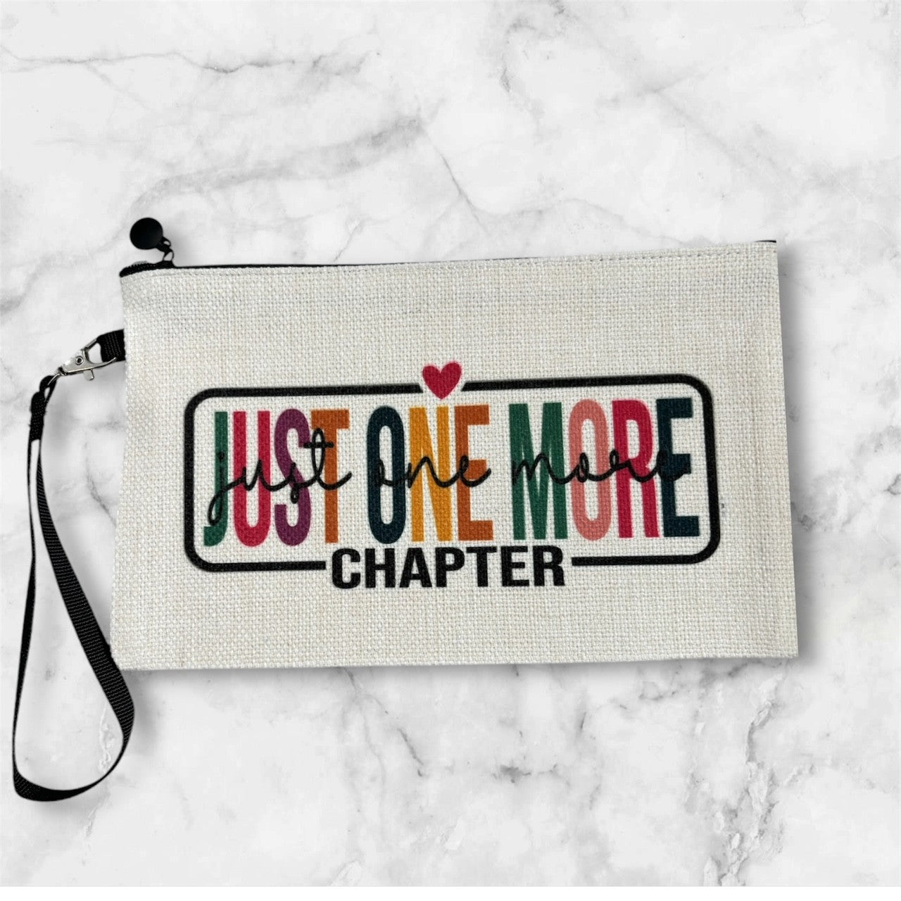 Liten väska -Just One More Chapter