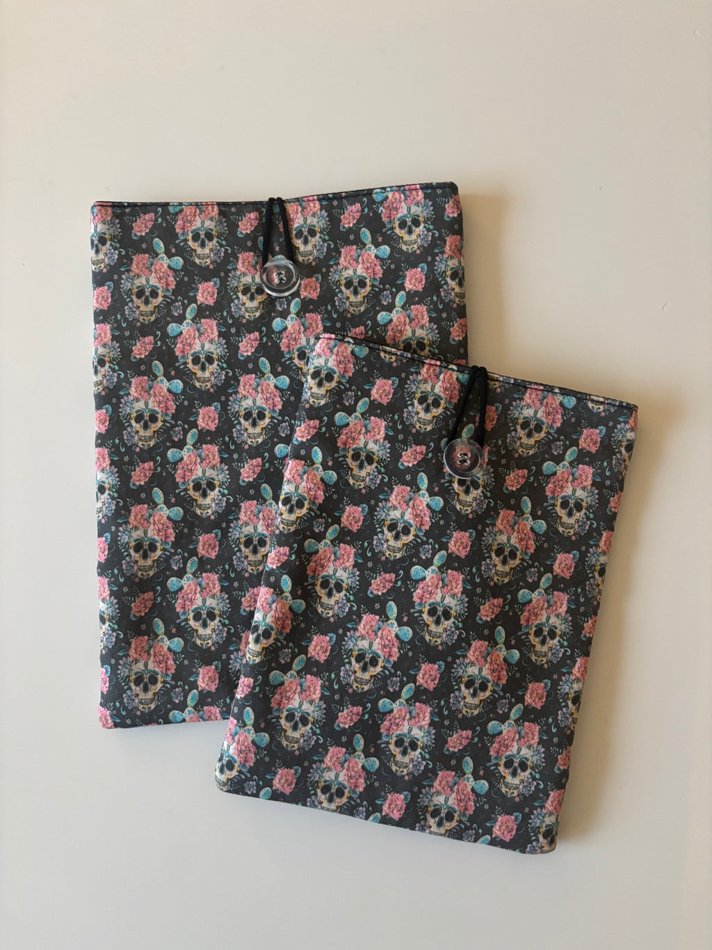 Book Sleeve Grey Skull Large