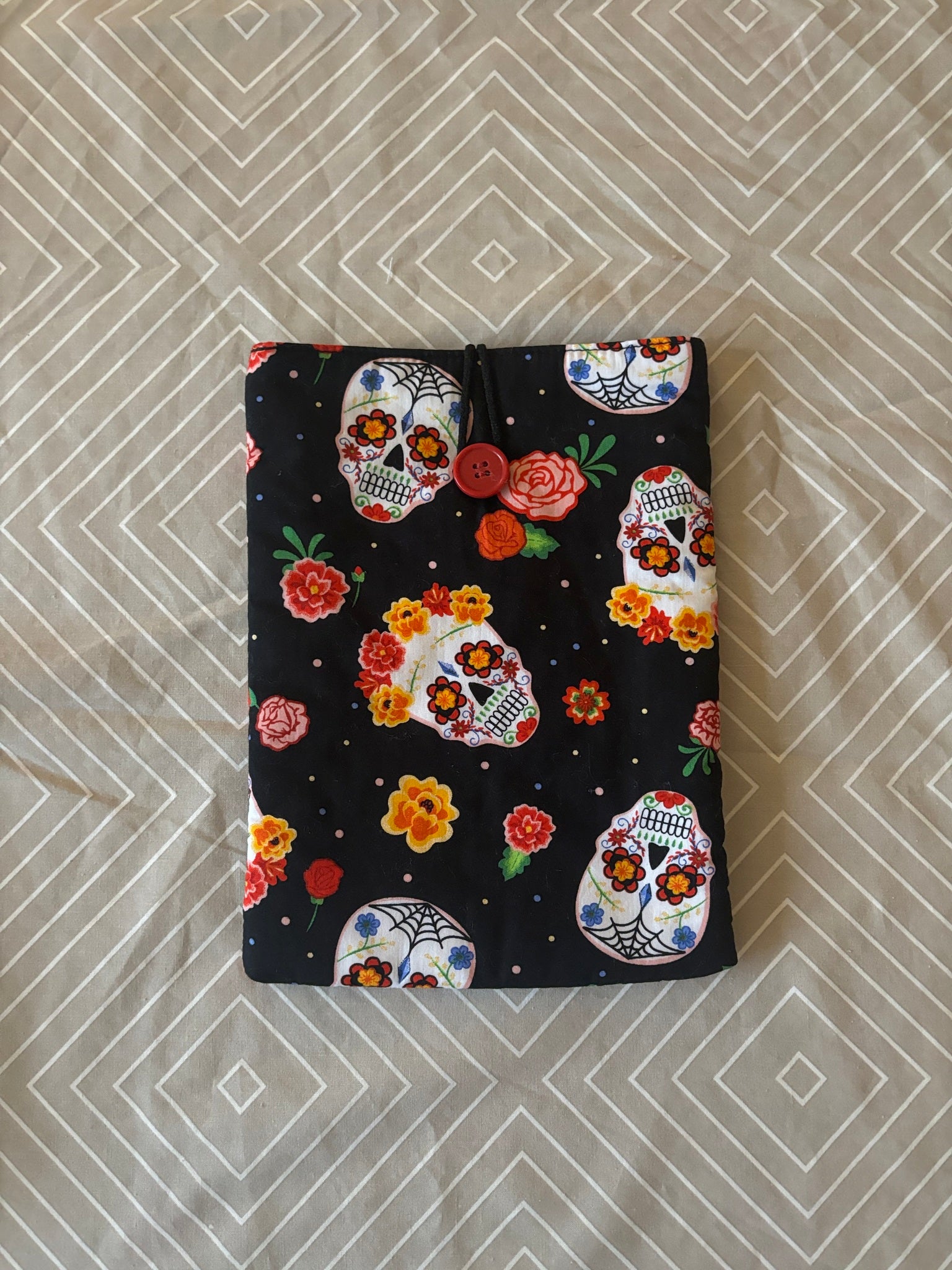 Book Sleeve Black Skull