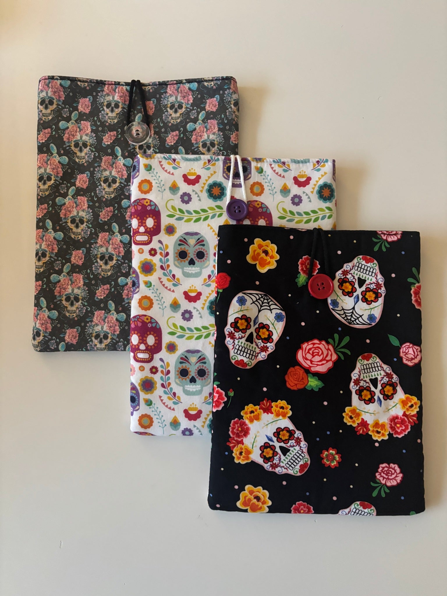 Book Sleeve Grey Skull