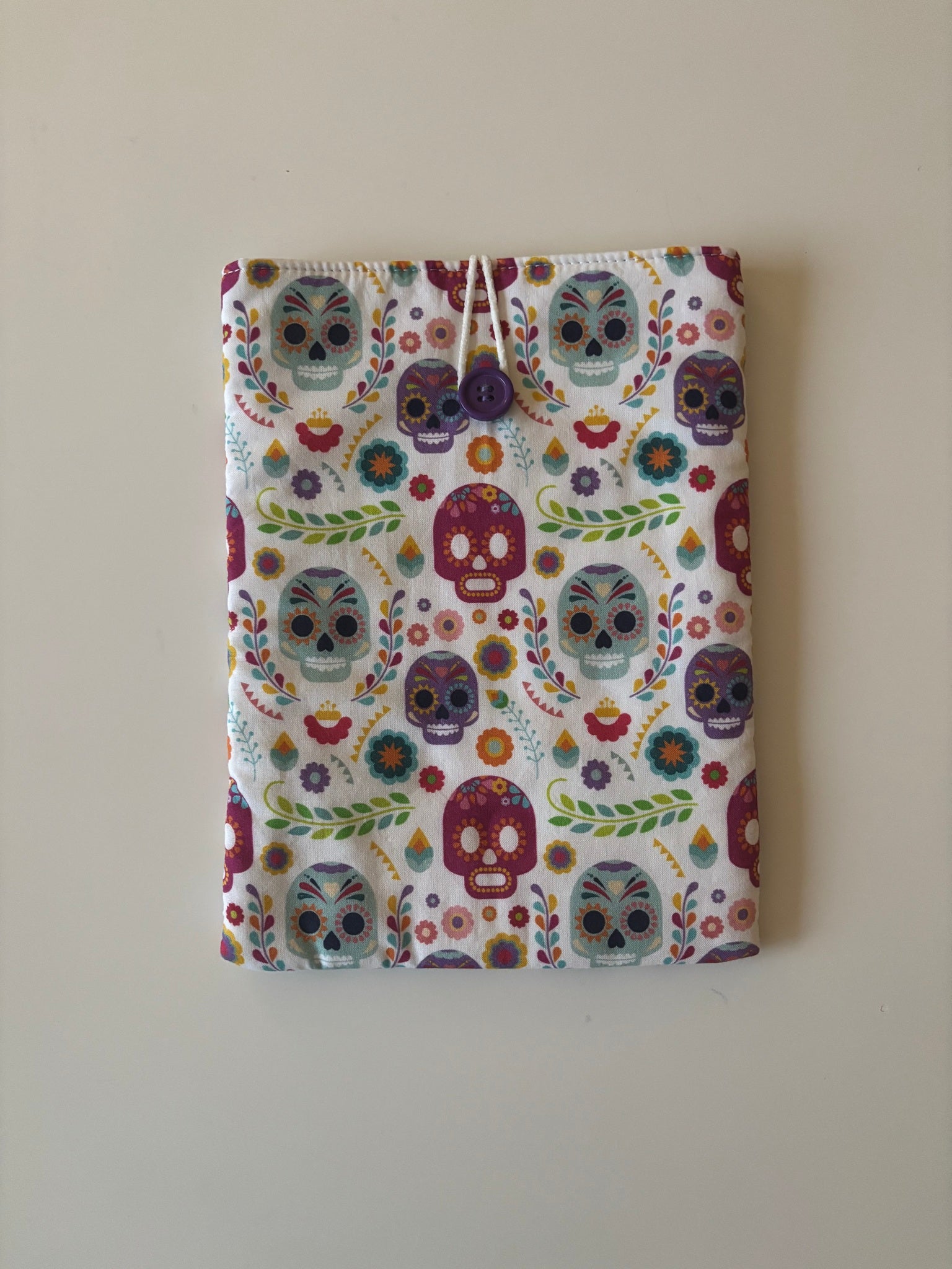 Book Sleeve White Skull