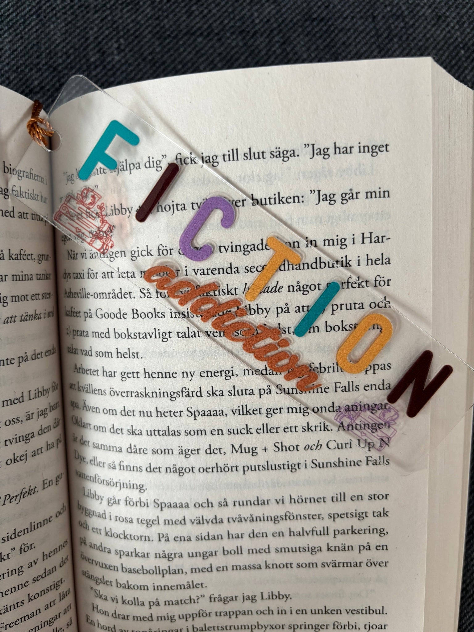 Bokmärke Transparent - Fiction addiction