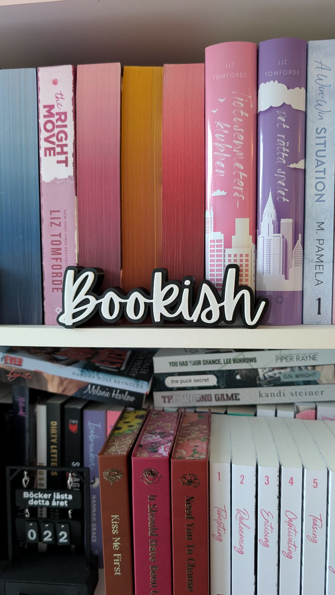 Skylt - Bookish Kursiv