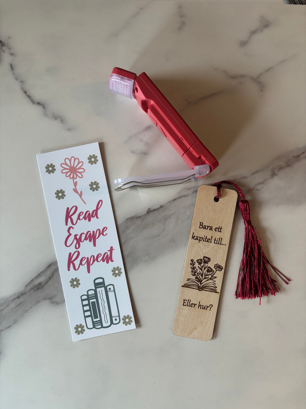 Presentkit - Bokmärken och läslampa