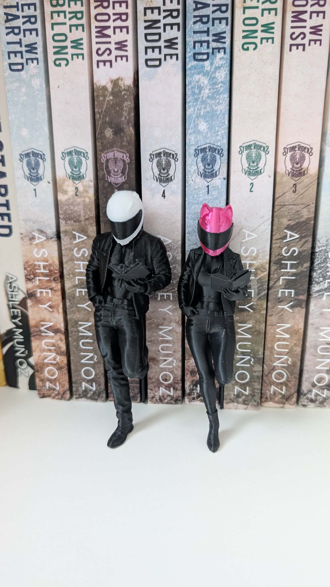 Hyllfigur - Reading Biker Small