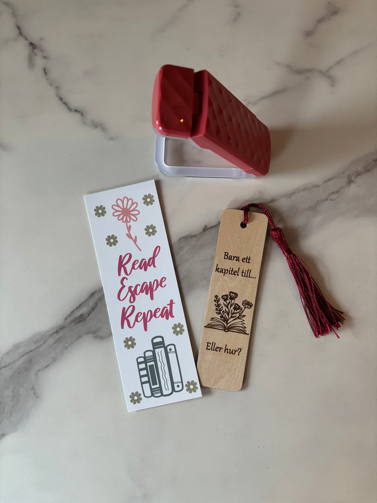 Presentkit - Bokmärken och läslampa