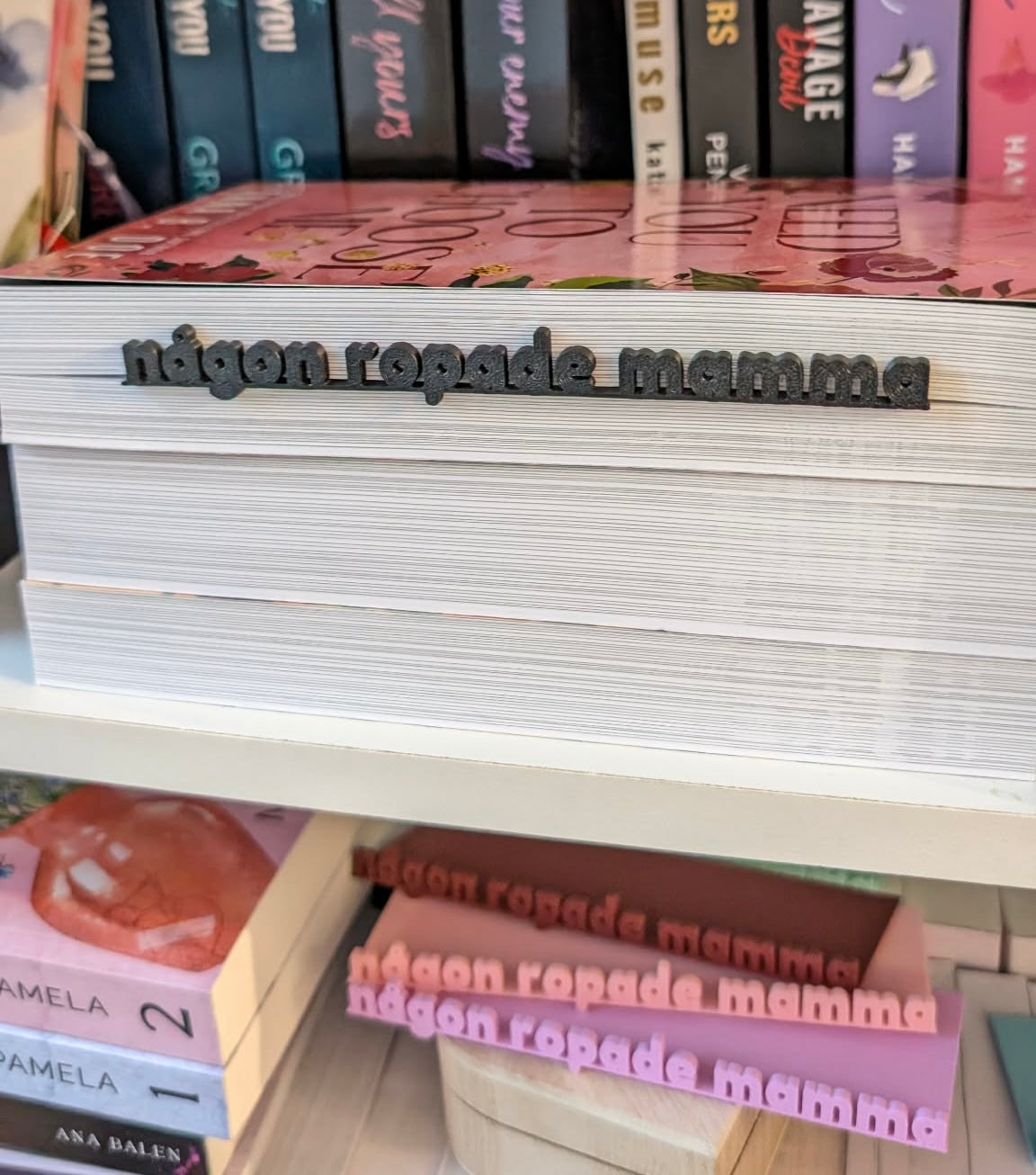 Bokmärke med sidotext - Någon ropade mamma