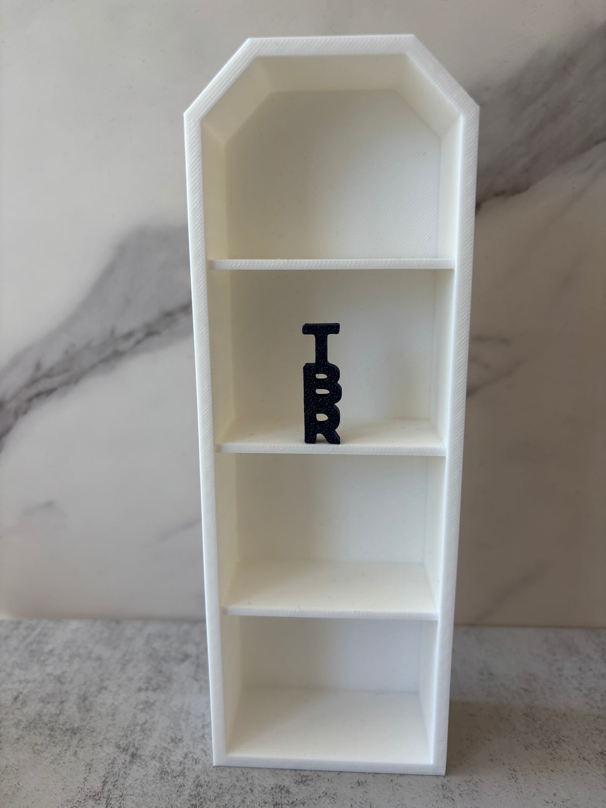 Inredning till minibokhylla - TBR