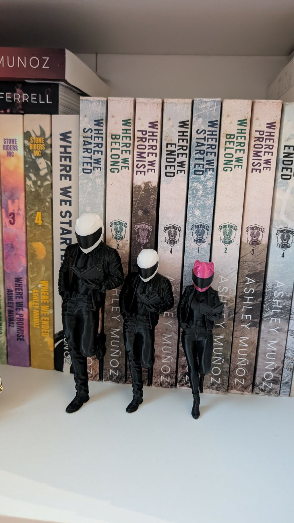 Hyllfigur - Reading Biker Medium