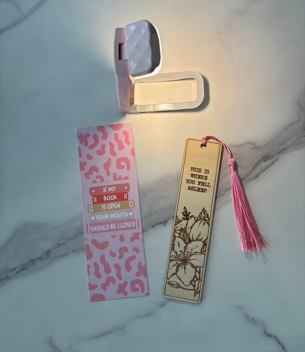Presentkit - Bokmärken och läslampa