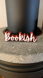 Skylt - Bookish Kursiv